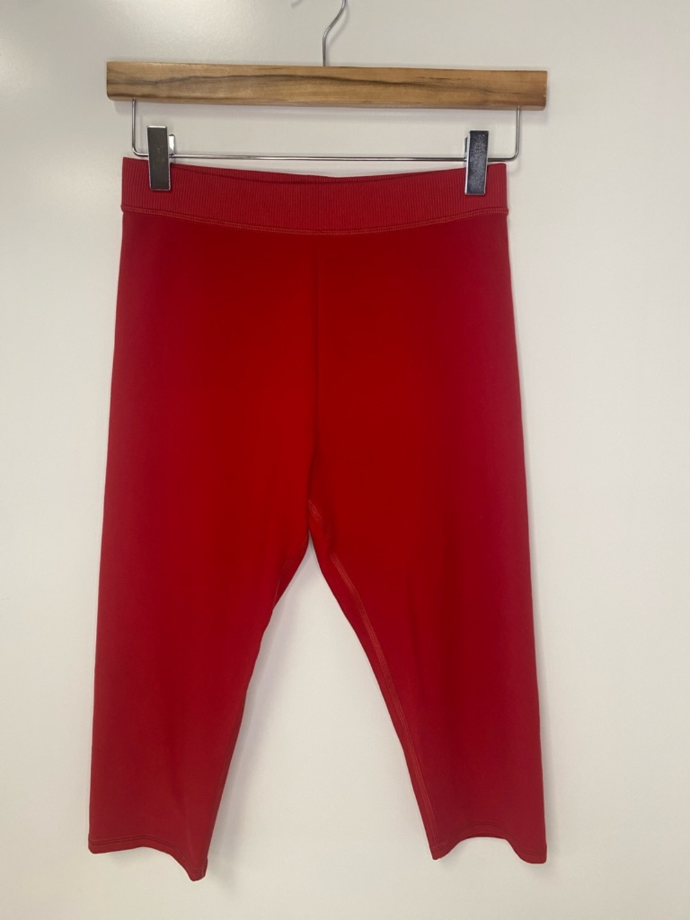 ALO Womens Red Capri Leggings